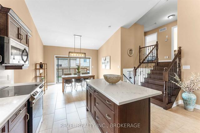 9268 Eagle Ridge Dr, House detached with 4 bedrooms, 2 bathrooms and 6 parking in Niagara Falls ON | Image 11