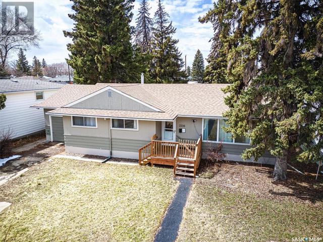 2206 Mckinnon Avenue S, House detached with 3 bedrooms, 2 bathrooms and null parking in Saskatoon SK | Image 3