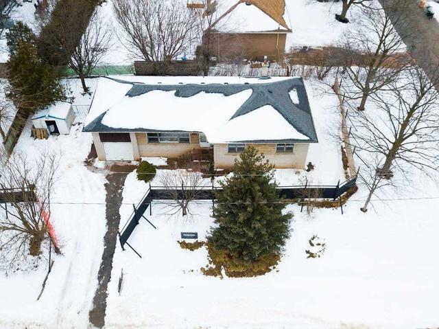 404 Seaton Dr, House detached with 4 bedrooms, 4 bathrooms and 4 parking in Oakville ON | Image 2