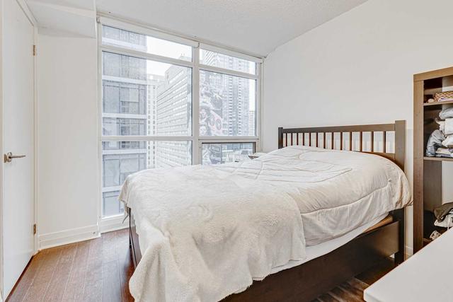 1002 - 21 Carlton St, Condo with 2 bedrooms, 2 bathrooms and 0 parking in Toronto ON | Image 14
