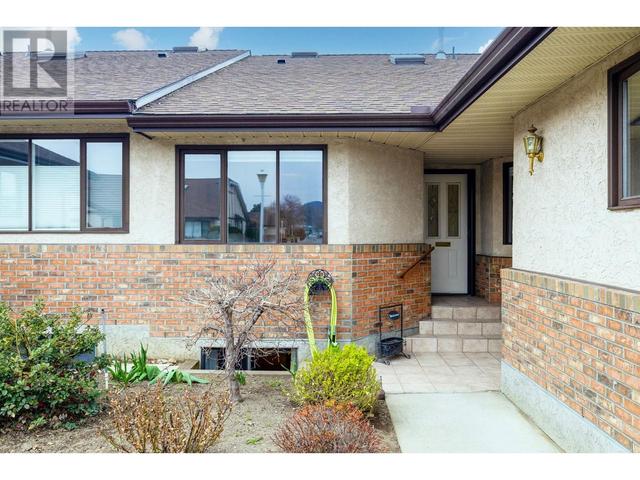 80 - 2200 Gordon Drive, House attached with 3 bedrooms, 3 bathrooms and 1 parking in Kelowna BC | Image 3