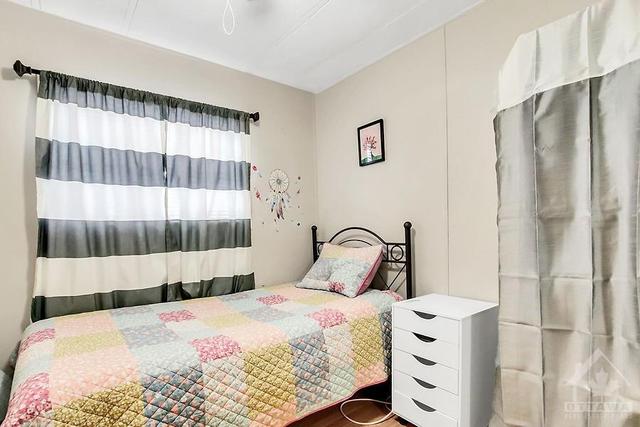 233 Park Crescent, House detached with 2 bedrooms, 1 bathrooms and 4 parking in Beckwith ON | Image 24