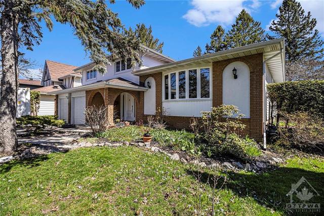 29 Burndale Road, House detached with 4 bedrooms, 3 bathrooms and 6 parking in Ottawa ON | Image 1
