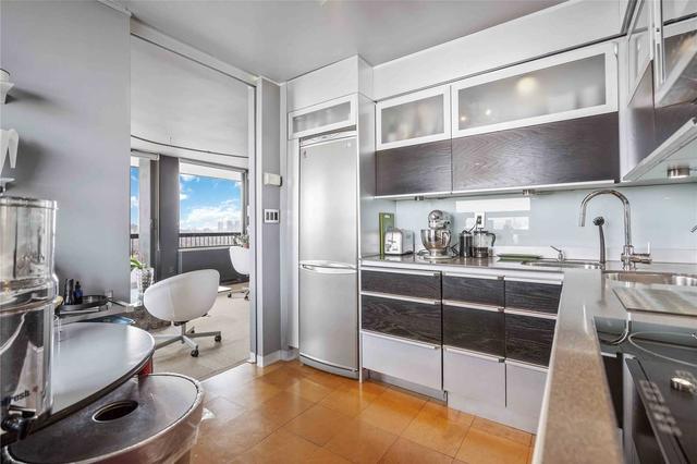 2201 - 135 Antibes Dr, Condo with 2 bedrooms, 2 bathrooms and 1 parking in Toronto ON | Image 3