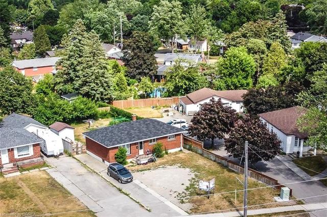 144 King George Road, House detached with 4 bedrooms, 2 bathrooms and 3 parking in Brantford ON | Image 2