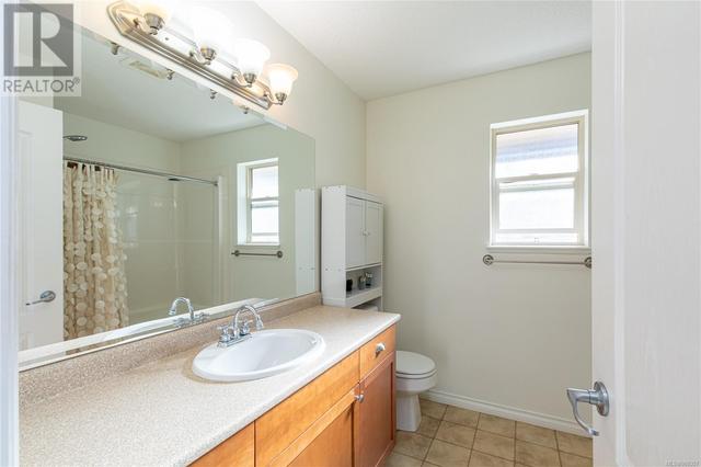 Main Bathroom up | Image 27