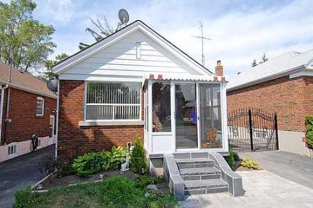 4 Kinghorn Ave, House detached with 2 bedrooms, 2 bathrooms and 5 parking in Toronto ON | Image 1