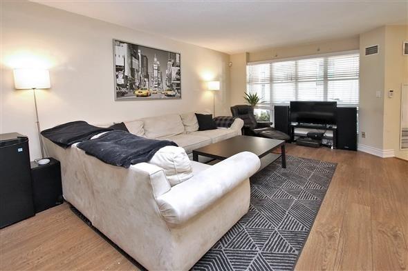 Th 16 - 7 King St E, Townhouse with 3 bedrooms, 3 bathrooms and 1 parking in Toronto ON | Image 1