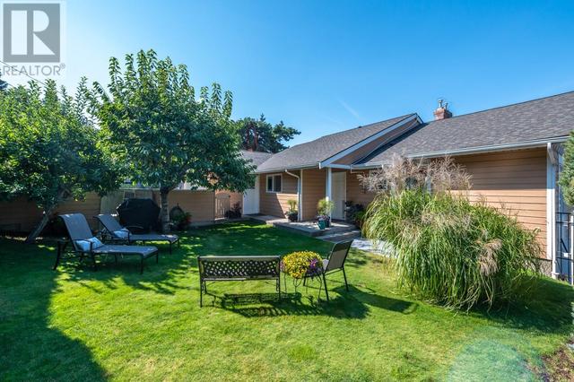 3915 Valleyview Road, House detached with 4 bedrooms, 3 bathrooms and 2 parking in Penticton BC | Image 5