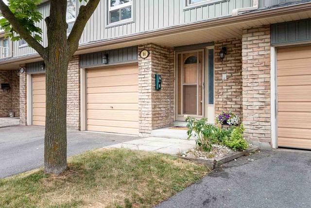 86 - 60 Hanson Rd, Condo with 3 bedrooms, 2 bathrooms and 2 parking in Mississauga ON | Image 1