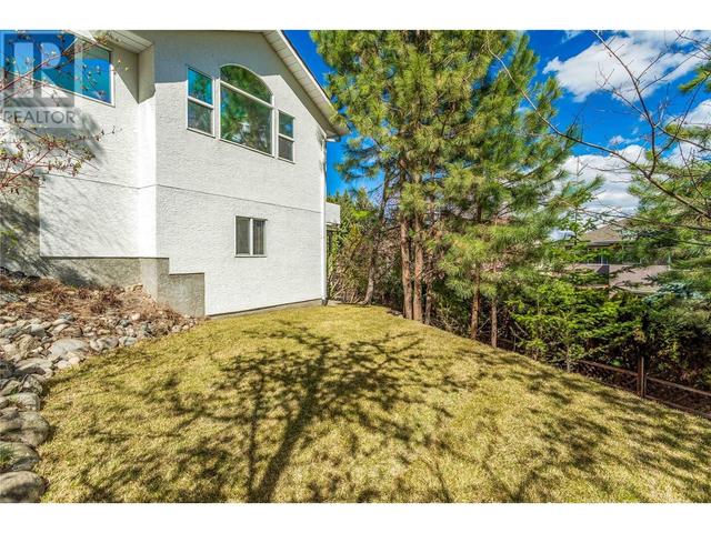 311 Woodpark Crescent, House detached with 5 bedrooms, 3 bathrooms and 6 parking in Kelowna BC | Image 8