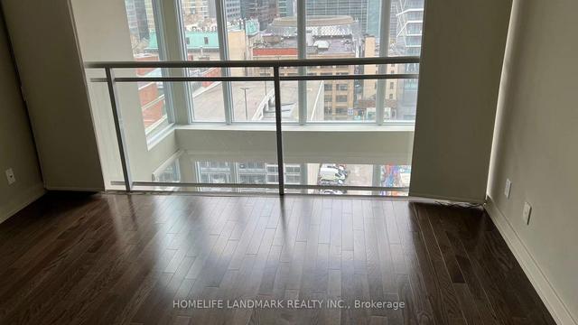 lph24 - 21 Nelson St, Condo with 2 bedrooms, 3 bathrooms and 1 parking in Toronto ON | Image 2