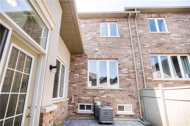 3093 Neyagawa Blvd, House attached with 3 bedrooms, 4 bathrooms and 2 parking in Oakville ON | Image 20