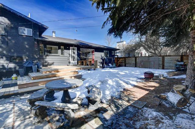 135 Wildwood Drive Sw, House detached with 4 bedrooms, 3 bathrooms and 4 parking in Calgary AB | Image 31