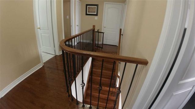 8 Darou Cres, House detached with 5 bedrooms, 4 bathrooms and 4 parking in Brampton ON | Image 2
