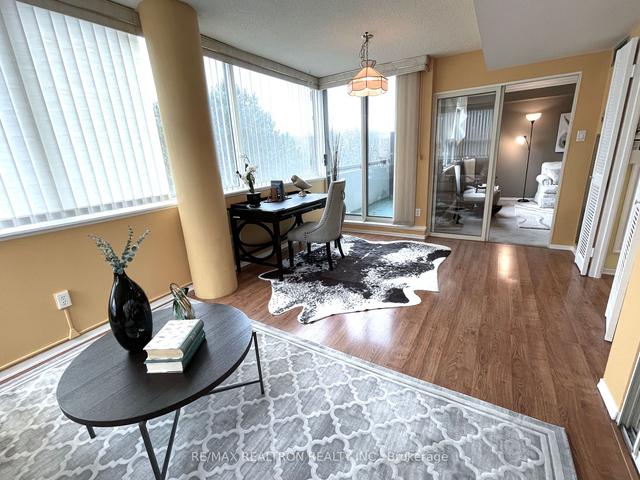 301 - 30 Harding Blvd, Condo with 2 bedrooms, 2 bathrooms and 1 parking in Richmond Hill ON | Image 4