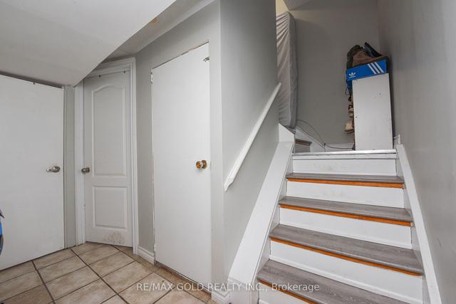 71 Craigleigh Cres, Townhouse with 3 bedrooms, 2 bathrooms and 1 parking in Brampton ON | Image 11