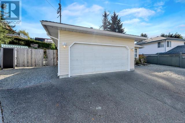 210 Cowichan Ave, House detached with 3 bedrooms, 2 bathrooms and 4 parking in Lake Cowichan BC | Image 3