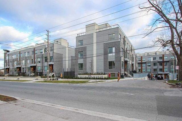 2 - 670 Atwater Ave, Townhouse with 2 bedrooms, 1 bathrooms and 2 parking in Mississauga ON | Image 1