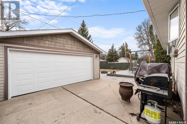 1213 Carleton Street, House detached with 5 bedrooms, 2 bathrooms and null parking in Moose Jaw SK | Image 30