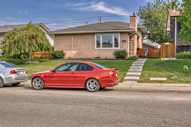 5920 18 Avenue Ne, House detached with 4 bedrooms, 2 bathrooms and 5 parking in Calgary AB | Image 2