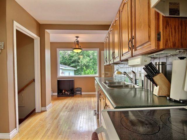 1347 Avon Cres, House detached with 3 bedrooms, 2 bathrooms and 8 parking in Oakville ON | Image 6