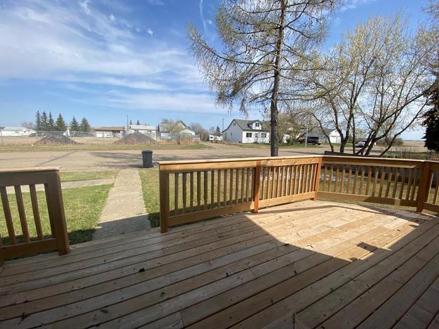 4520 50 Street, House detached with 3 bedrooms, 2 bathrooms and 3 parking in Rycroft AB | Image 4