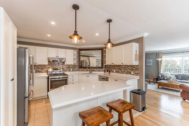 404 Ramblewood Dr, House detached with 2 bedrooms, 3 bathrooms and 4 parking in Wasaga Beach ON | Image 5