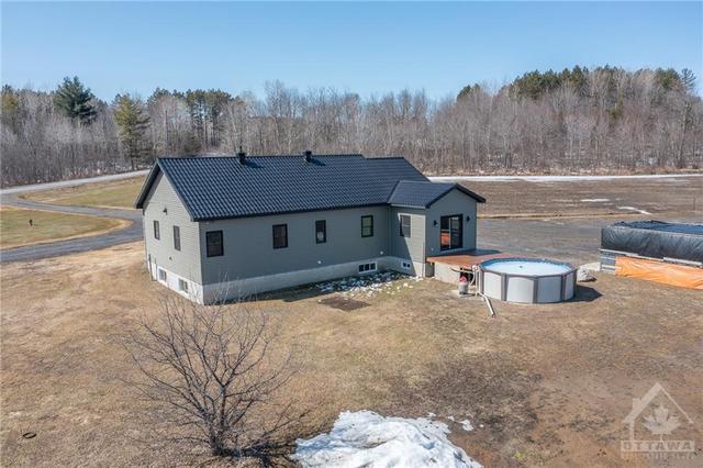 245 Concession 7 Road, House detached with 2 bedrooms, 3 bathrooms and 20 parking in Alfred and Plantagenet ON | Image 28