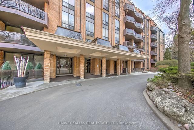 405 - 350 Lonsdale Rd, Condo with 2 bedrooms, 2 bathrooms and 1 parking in Toronto ON | Image 6