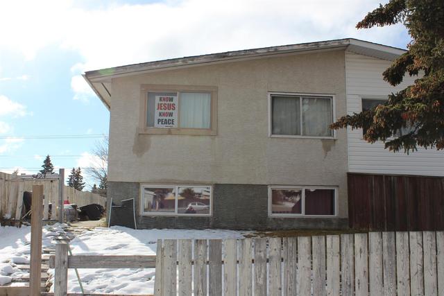 5423 8 Avenue Se, Home with 4 bedrooms, 2 bathrooms and 4 parking in Calgary AB | Image 2