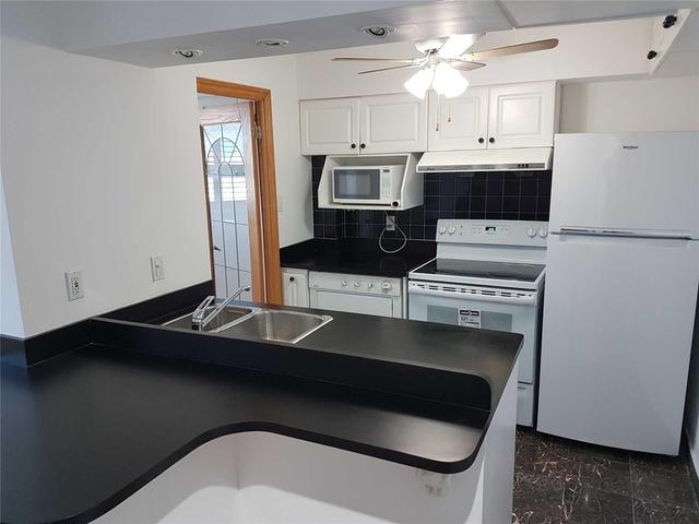 702 - 105 Mccaul St, Condo with 1 bedrooms, 1 bathrooms and null parking in Toronto ON | Image 3