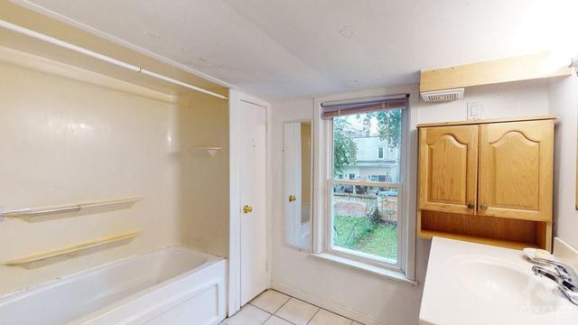 276 Clarence Street, Home with 3 bedrooms, 2 bathrooms and null parking in Ottawa ON | Image 12