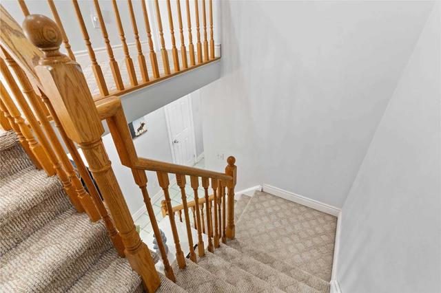 34 Brisbane Crt, Townhouse with 3 bedrooms, 3 bathrooms and 2 parking in Brampton ON | Image 11