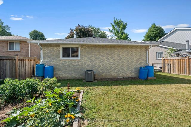 28 Blackfriar Lane S, House detached with 2 bedrooms, 2 bathrooms and 3 parking in Brantford ON | Image 33