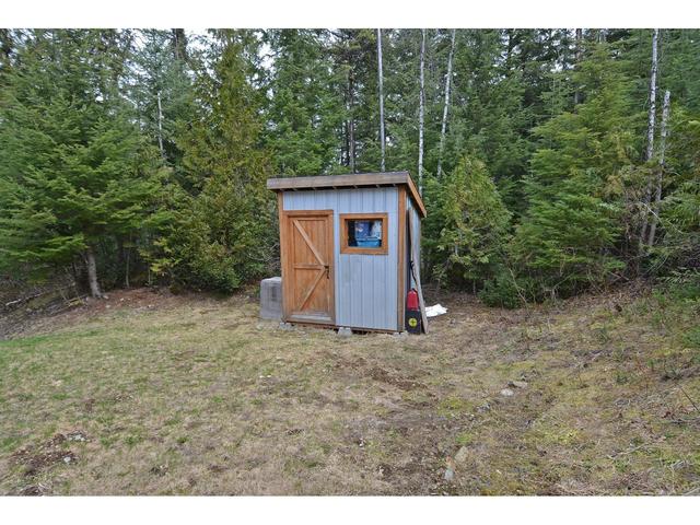 6652 Zeeben Road, House detached with 4 bedrooms, 2 bathrooms and null parking in Central Kootenay G BC | Image 48