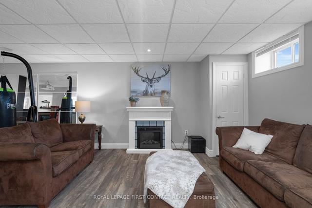 35 Park Ave, House detached with 3 bedrooms, 2 bathrooms and 5 parking in East Gwillimbury ON | Image 10
