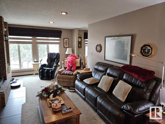 4902 54 Av, House detached with 4 bedrooms, 2 bathrooms and null parking in Two Hills County No. 21 AB | Image 4
