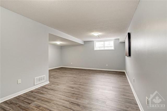 407 Dusk Private, Townhouse with 3 bedrooms, 3 bathrooms and 4 parking in Ottawa ON | Image 26