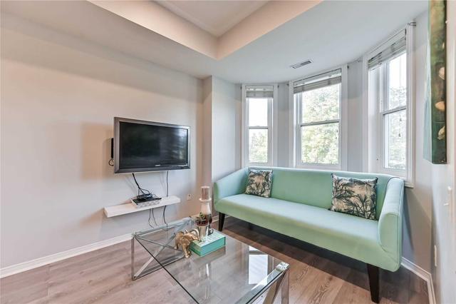 163 - 760 Lawrence Ave W, Townhouse with 1 bedrooms, 1 bathrooms and 1 parking in Toronto ON | Image 2