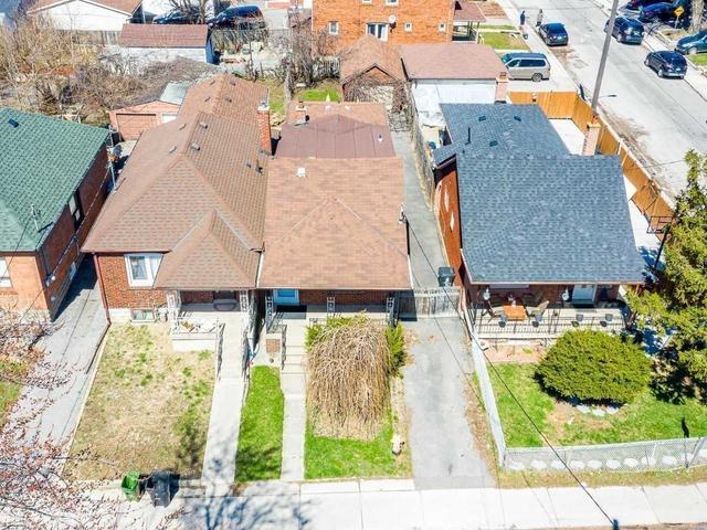 70 Amherst Ave, House detached with 1 bedrooms, 2 bathrooms and 9 parking in Toronto ON | Image 1