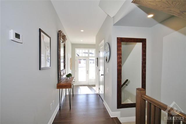 338 Kilspindie Ridge, Townhouse with 3 bedrooms, 4 bathrooms and 2 parking in Ottawa ON | Image 2