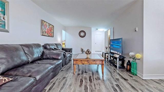 2209 - 5 Massey Sq, Condo with 3 bedrooms, 2 bathrooms and 1 parking in Toronto ON | Image 3