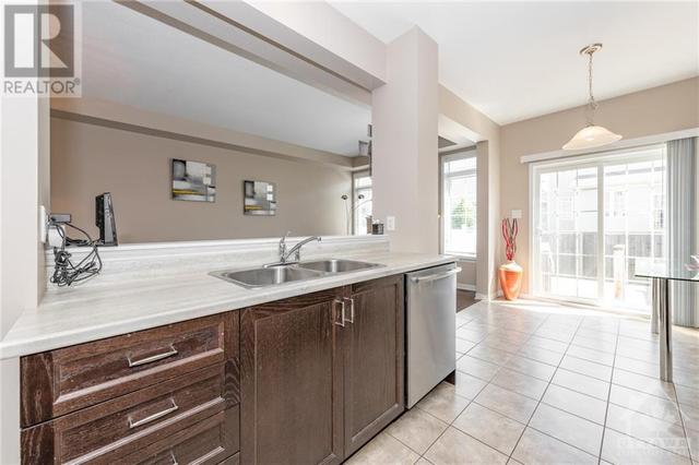 614 Pamplona Private, Townhouse with 3 bedrooms, 4 bathrooms and 2 parking in Ottawa ON | Image 5