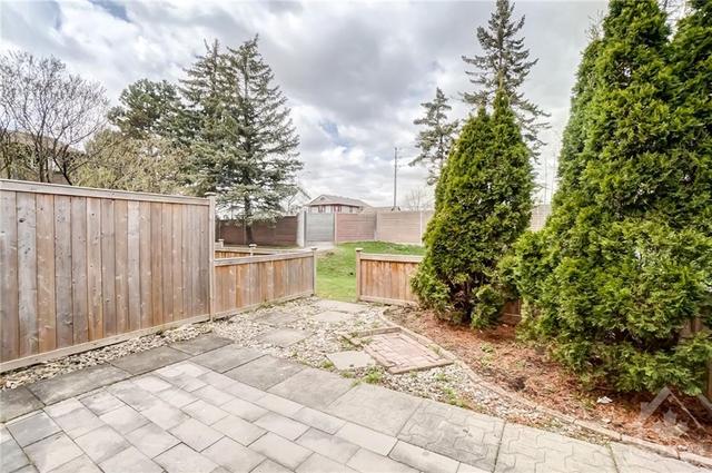2663 Pimlico Crescent, Townhouse with 3 bedrooms, 2 bathrooms and 1 parking in Ottawa ON | Image 30