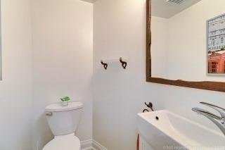 307 Sumach St, House detached with 2 bedrooms, 3 bathrooms and 2 parking in Toronto ON | Image 11