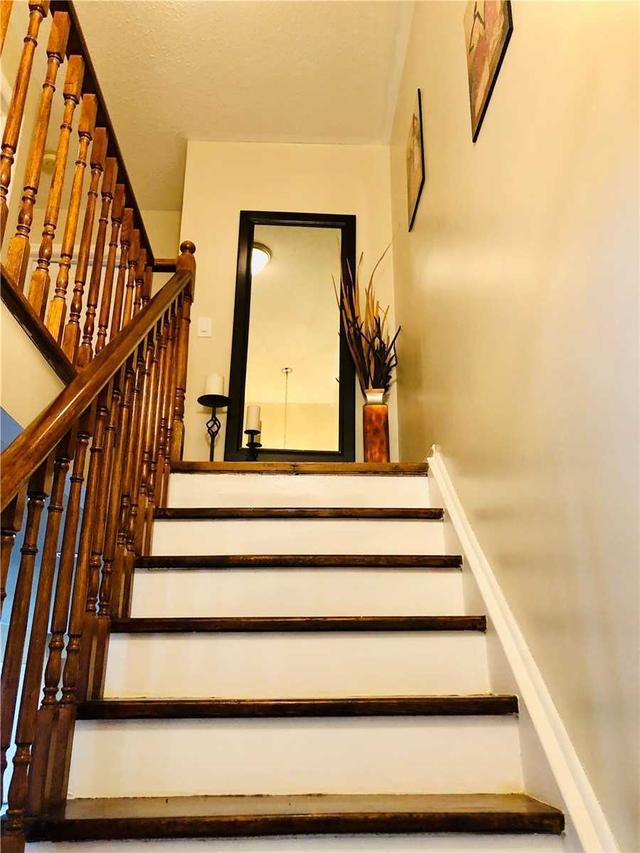 9 Heathcliffe Sq, Townhouse with 3 bedrooms, 4 bathrooms and 2 parking in Brampton ON | Image 7