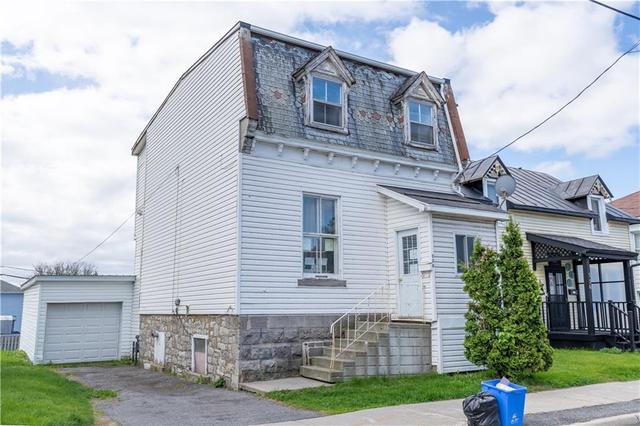 338 Water Street E, House detached with 2 bedrooms, 2 bathrooms and 1 parking in Cornwall ON | Image 1