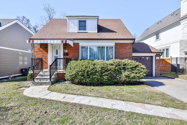 38 Chestnut Hills Pkwy, House detached with 3 bedrooms, 1 bathrooms and 4 parking in Toronto ON | Image 1