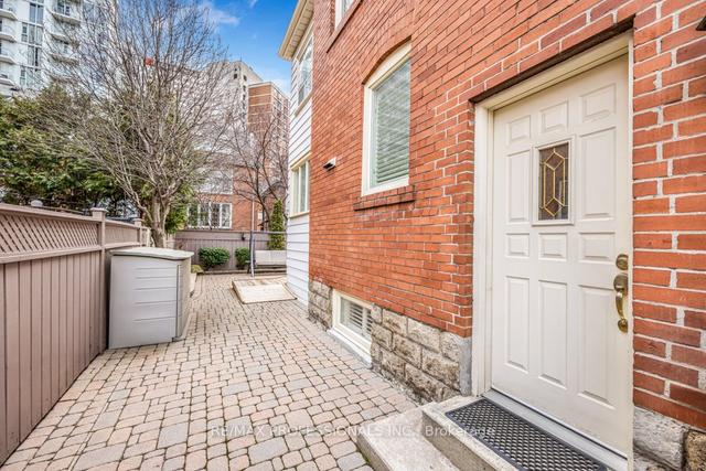 39 Montgomery Ave, House detached with 4 bedrooms, 2 bathrooms and 2 parking in Toronto ON | Image 31